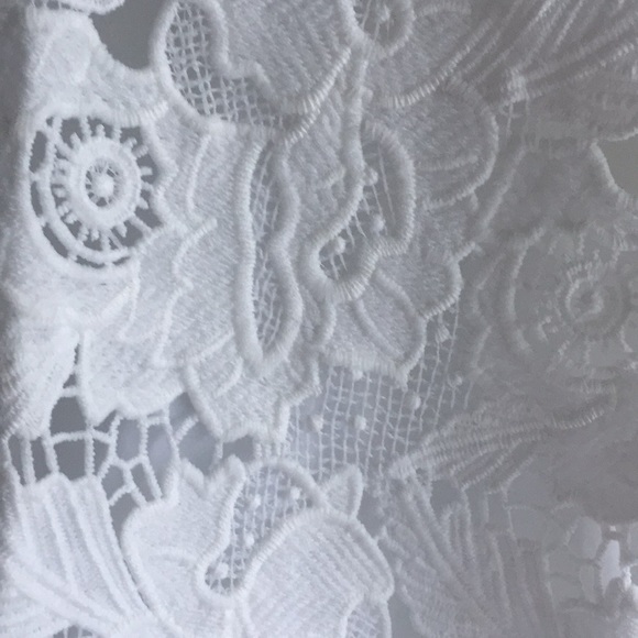 Dresses - Picture 3 of 4